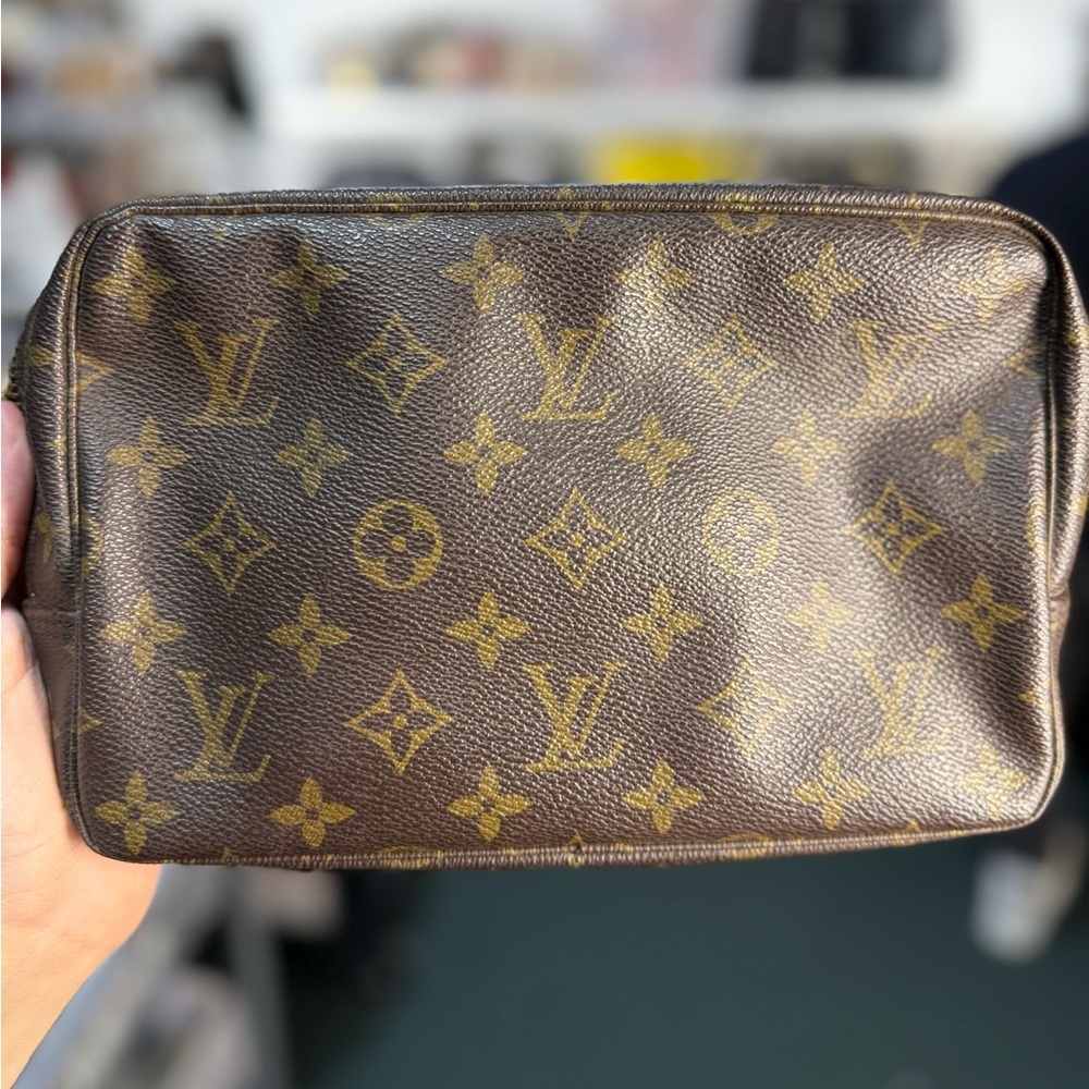LV 23 CM POUCH
